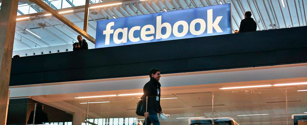 Facebook запретил рекламу медицинских масок
