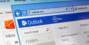 Microsoft читала письма из Outlook.com