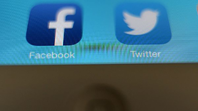 На Twitter и Facebook завели дела