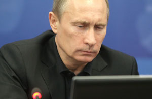 Путин поручил ФСБ создать структуру для борьбы с хакерами