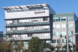 Спецслужбы США угрожают Yahoo!