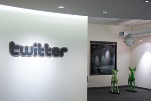 Twitter подал в суд на США