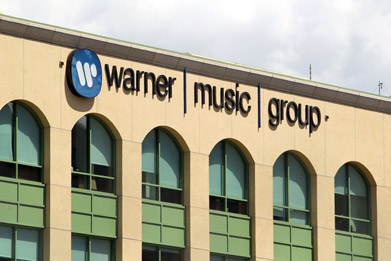 ВКонтакте договорилась с Warner Music